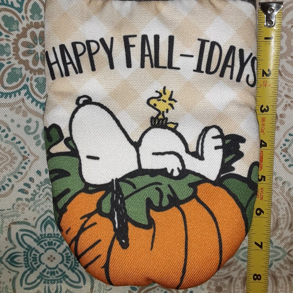 Peanuts Snoopy Holiday Oven Mitts